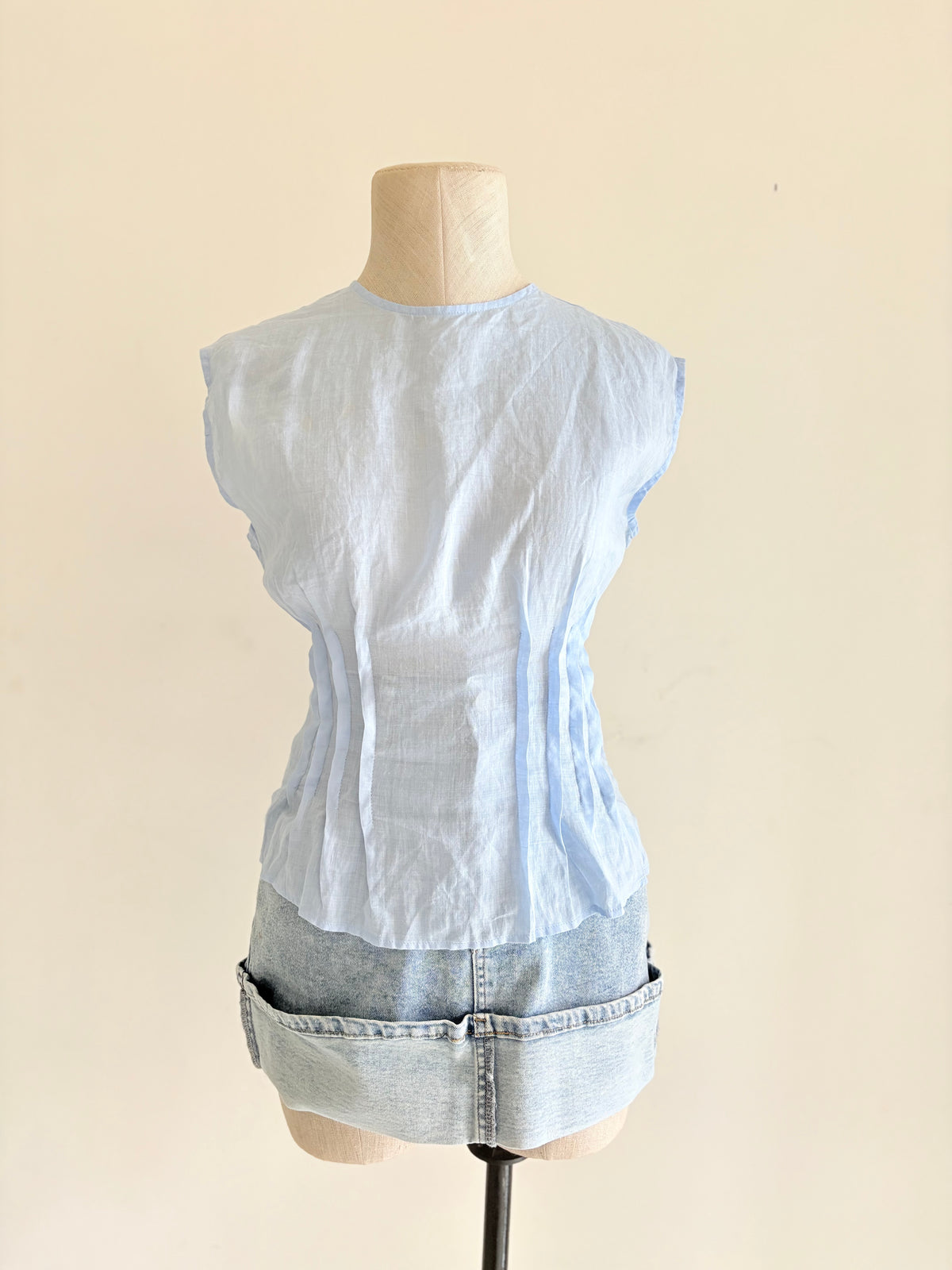 Blue fitted top
