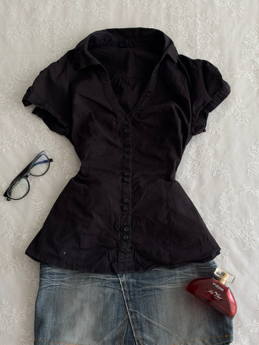 Black fitted top