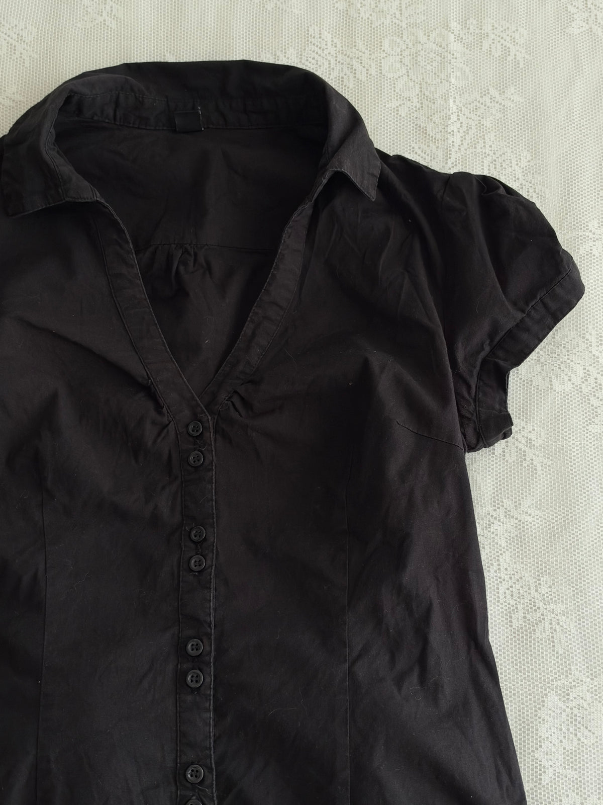 Black fitted top