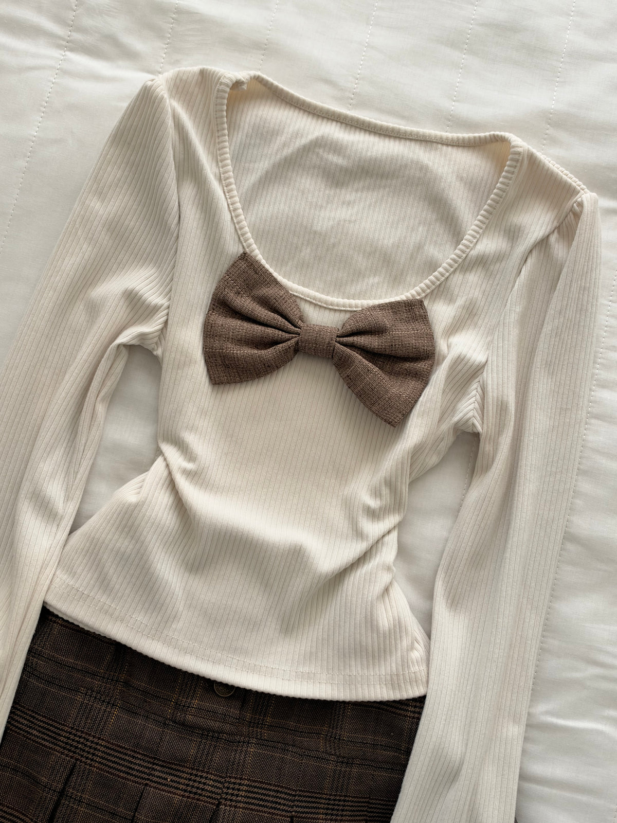 Brown bow top