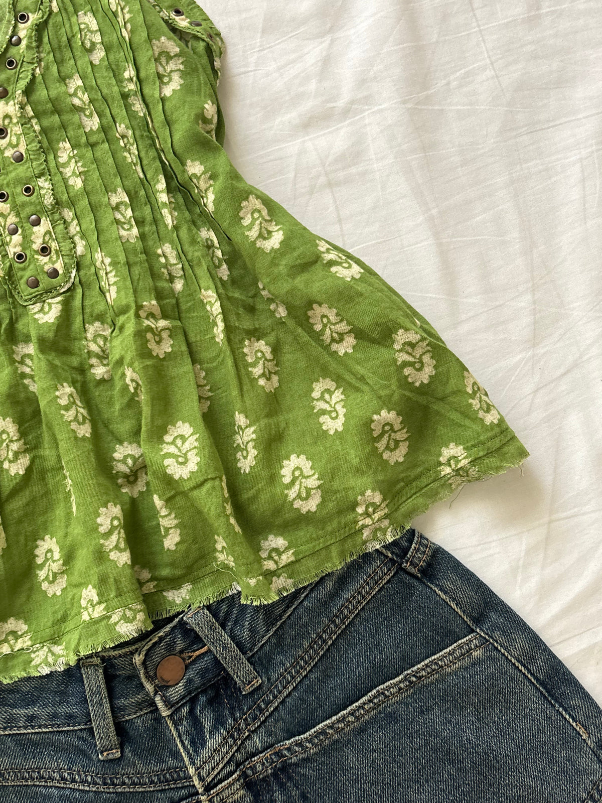 Green a line top