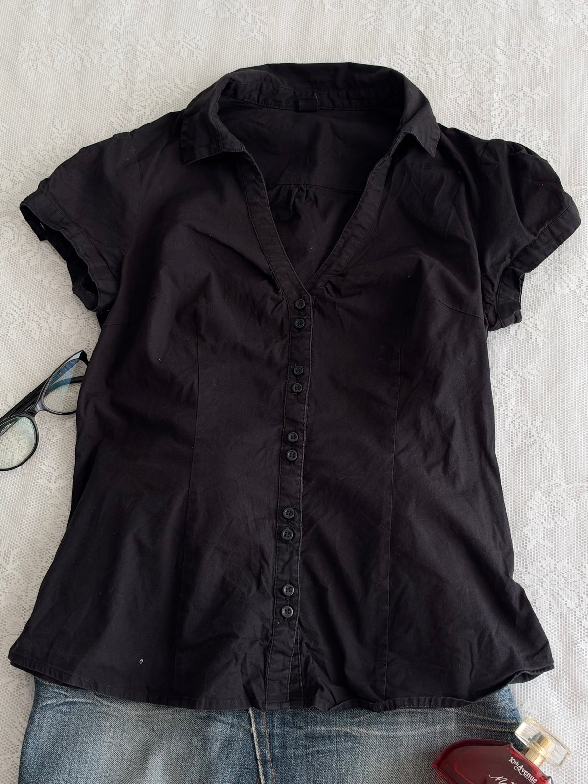 Black fitted top