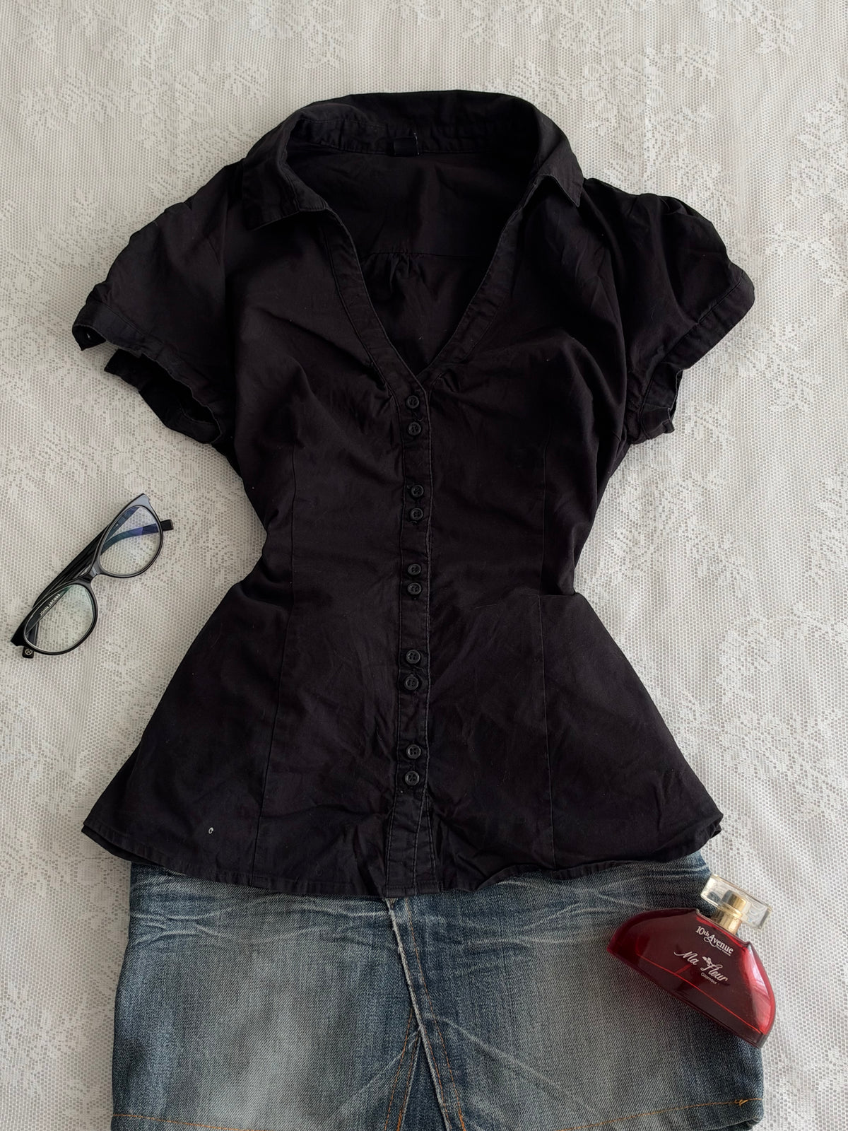 Black fitted top