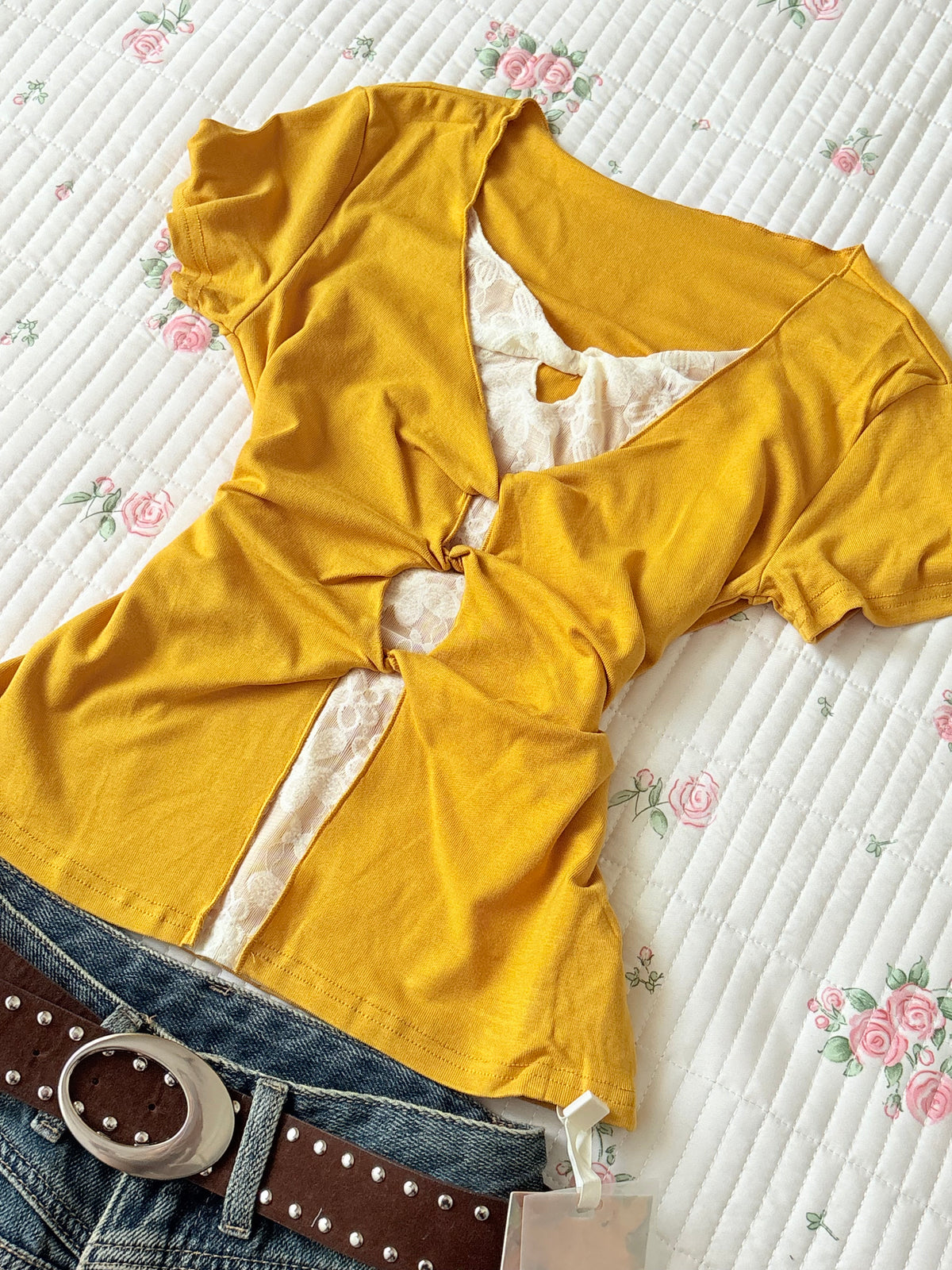 Twist tie layered top