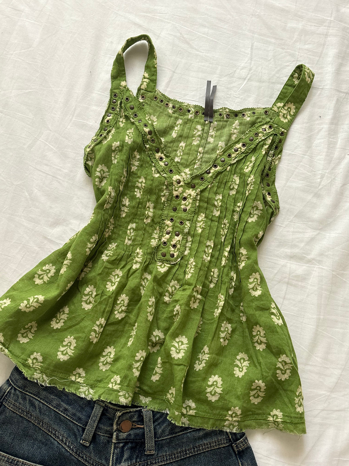 Green a line top