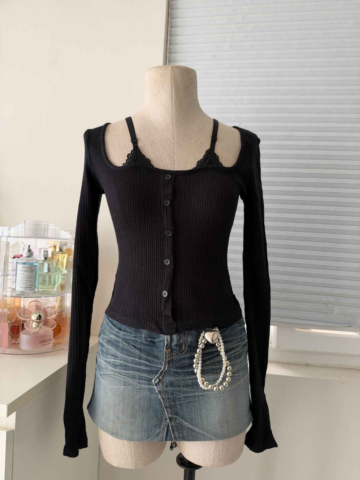 Black ribbed top