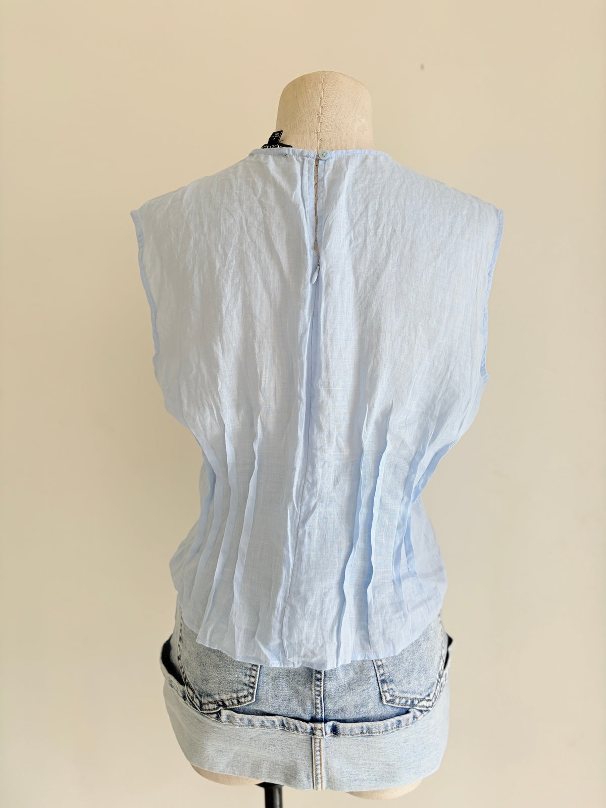Blue fitted top