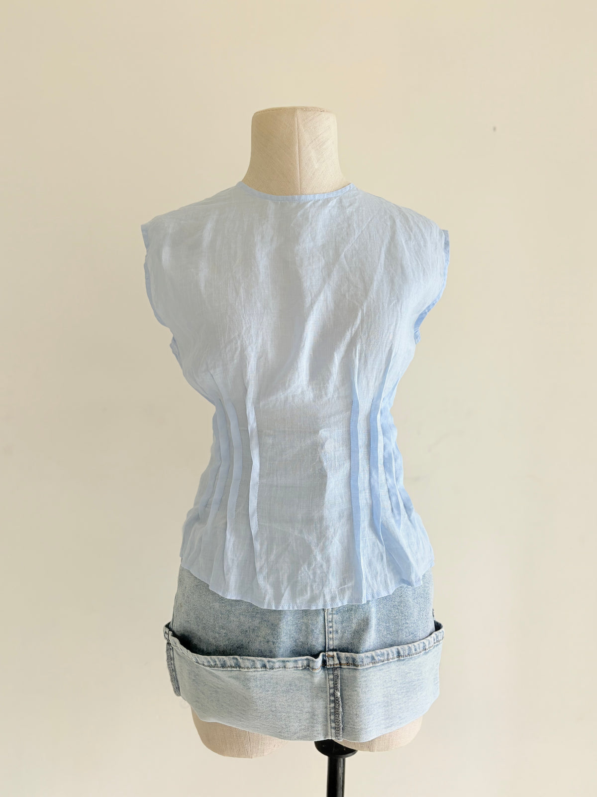 Blue fitted top