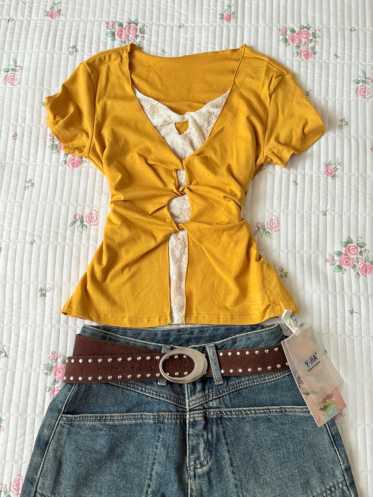 Twist tie layered top