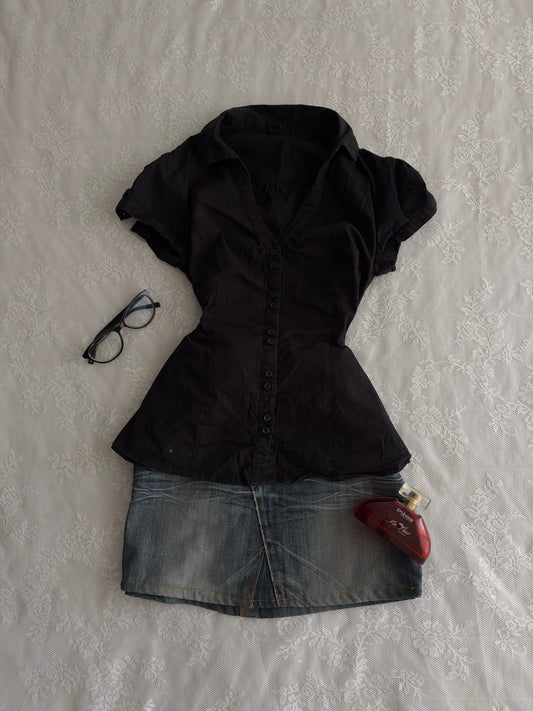 Black fitted top