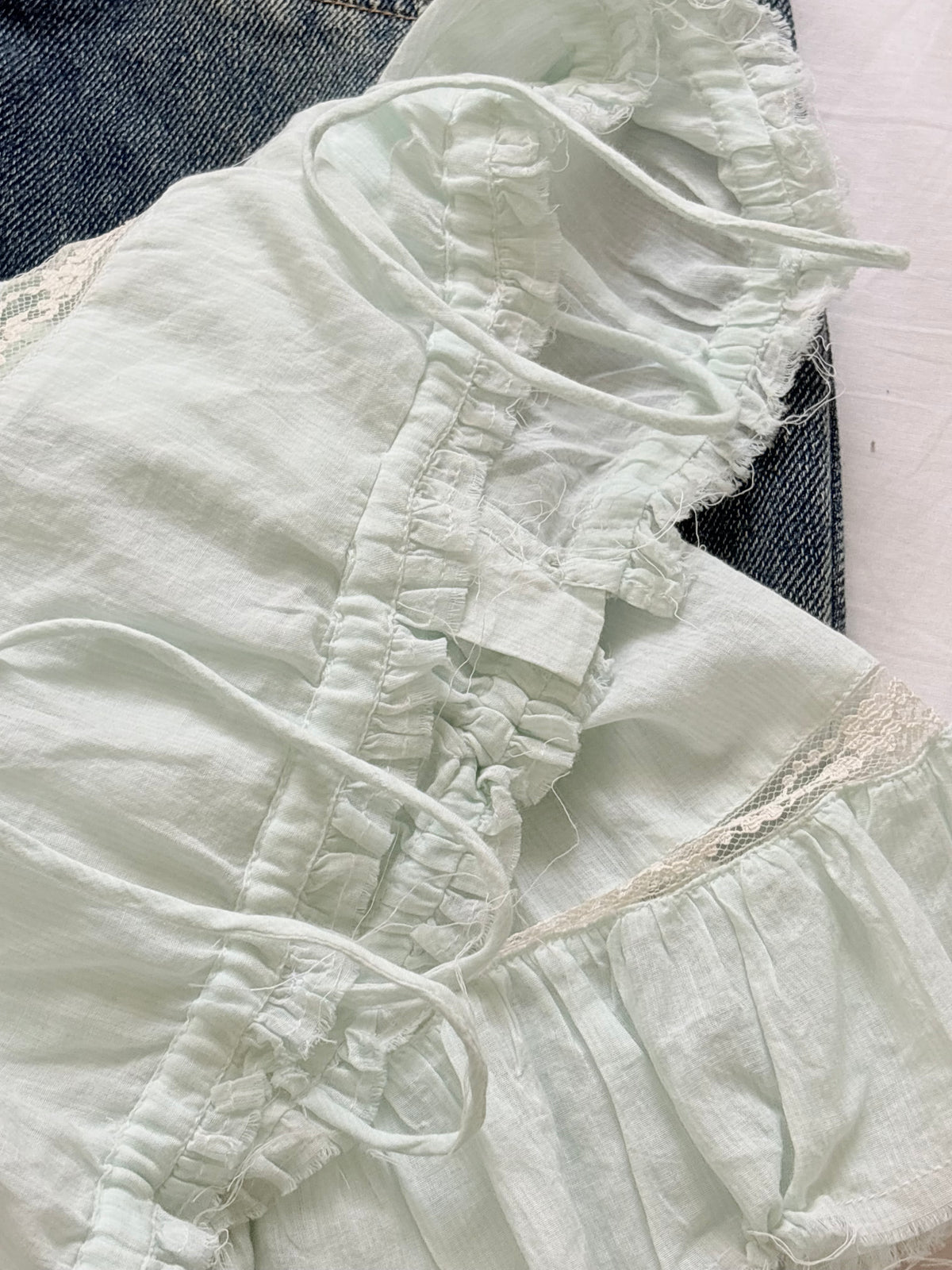 Mint a line top