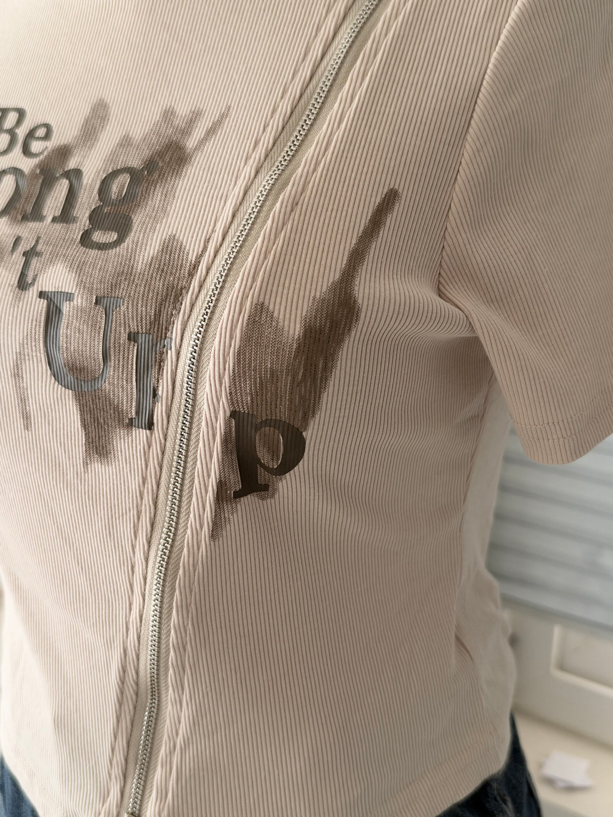 Be strong zipper tee