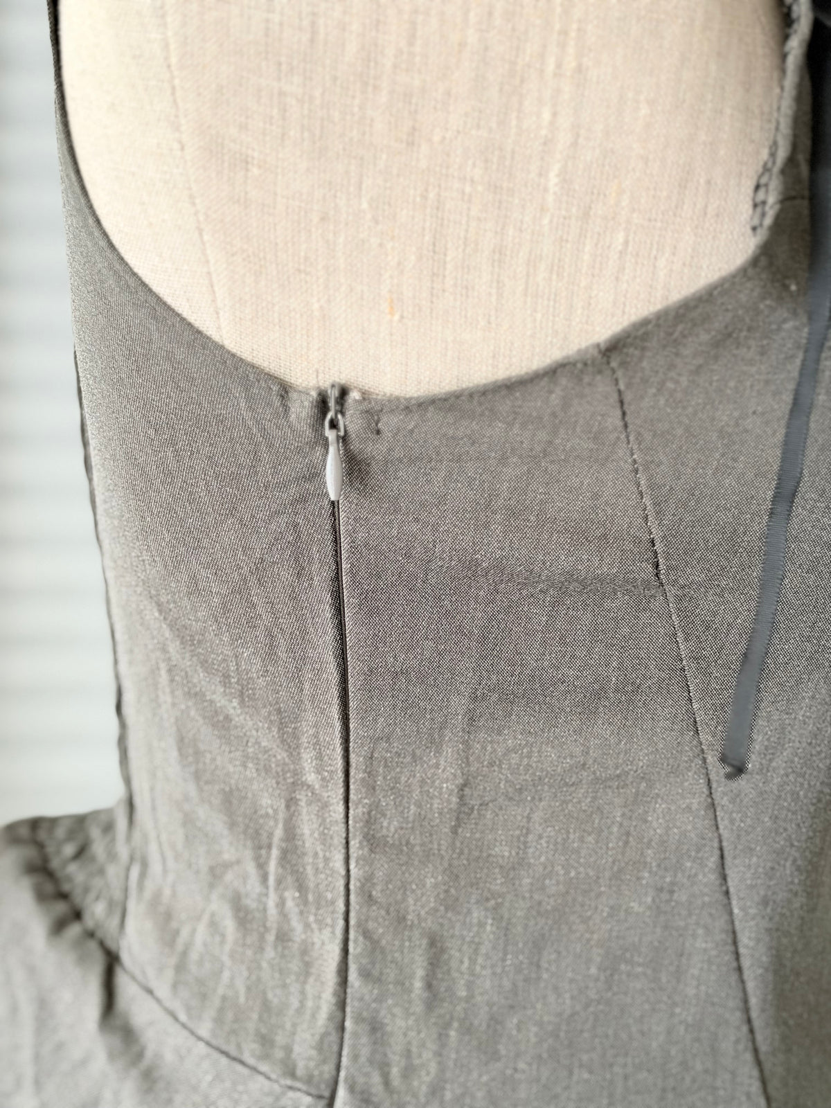 Grey peolum top