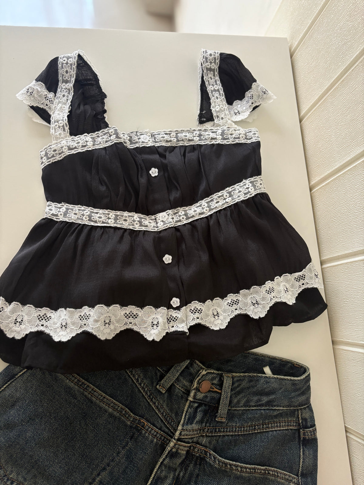Lucy top in black