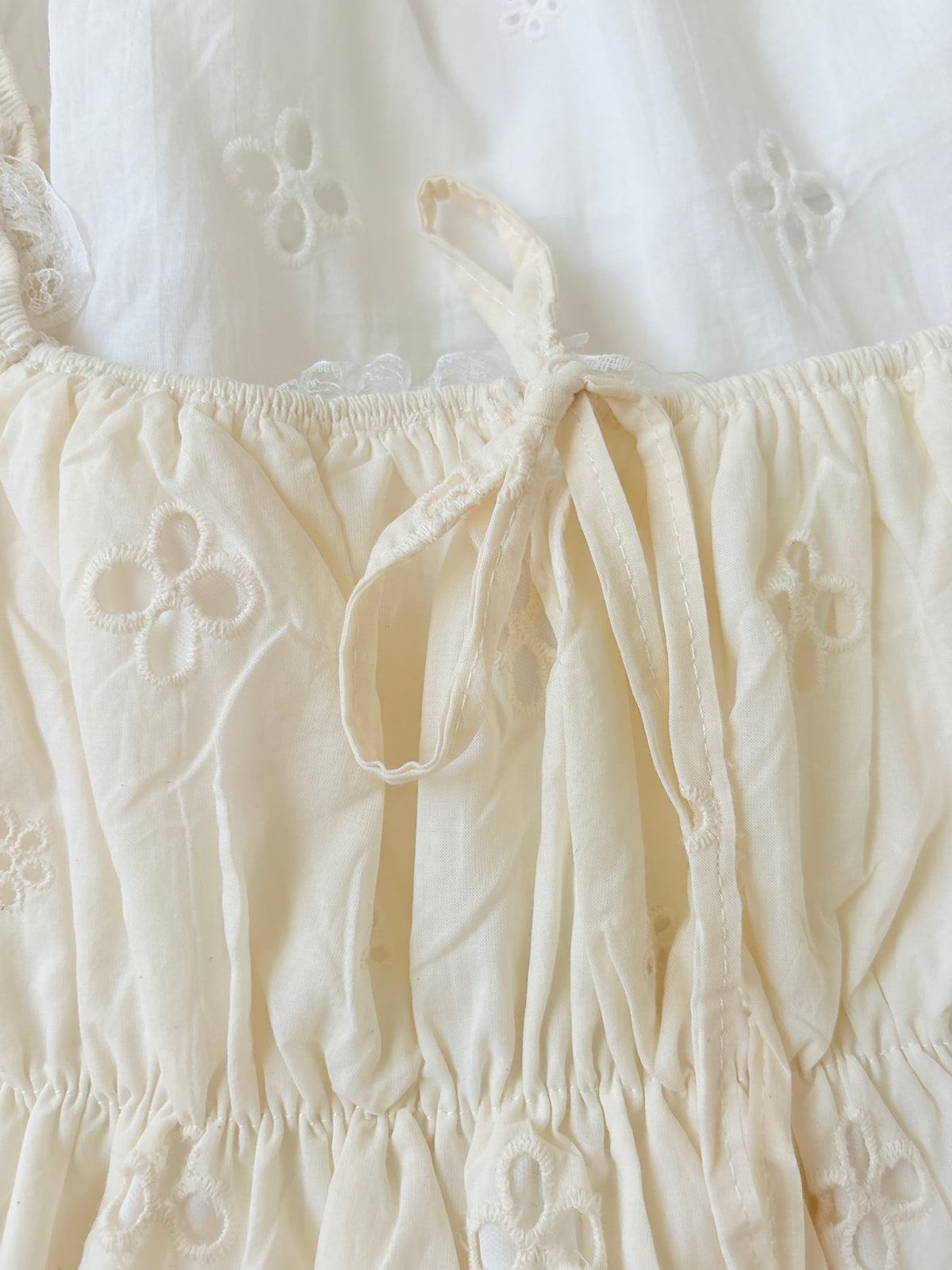 Jiji eyelet top